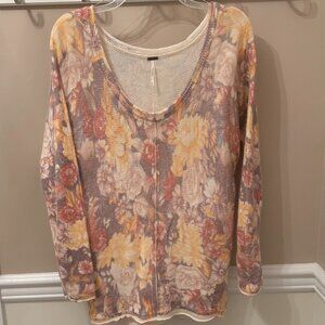 FREE PEOPLE Woman's Flower Pattern Ample Fit Sweater Size M in color Cream